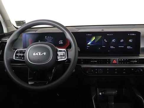 Used 2025 Kia Sorento LX FWD image 28