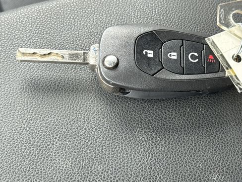 Used 2024 Chevrolet Trax RS FWD image 34