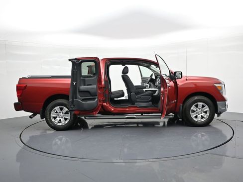 Used 2019 Nissan Titan SV w/ SV Convenience Package RWD image 33