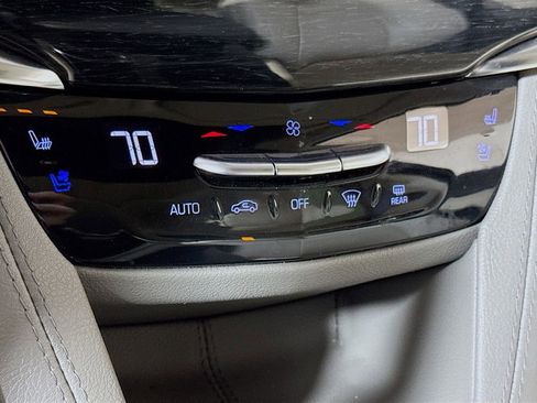 Used 2022 Cadillac XT6 Premium Luxury w/ Technology Package FWD image 14