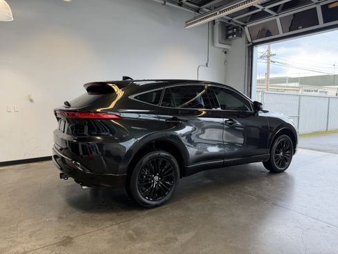 Used 2024 Toyota Venza Nightshade image 3