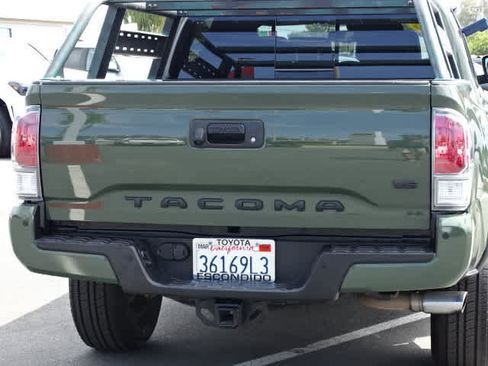 Used 2022 Toyota Tacoma TRD Off-Road w/ Technology Package RWD image 15