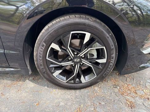 Certified 2025 Hyundai Sonata SEL AWD/4WD image 8