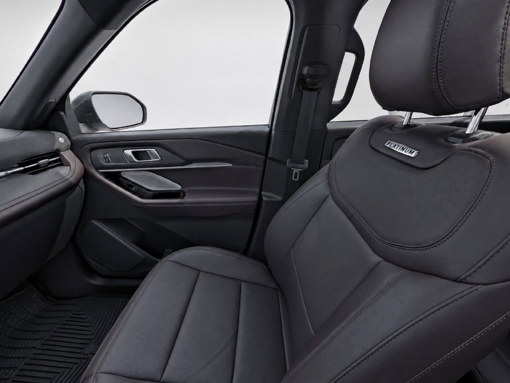 Used 2025 Ford Explorer Platinum RWD image 19