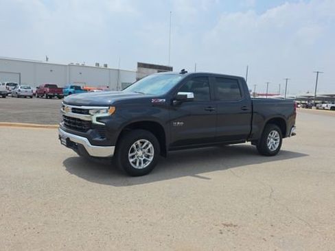 Used 2024 Chevrolet Silverado 1500 LT w/ Z71 Off-Road Package AWD/4WD image 2