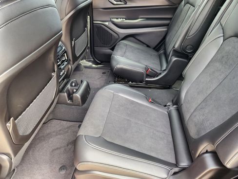 New 2025 Jeep Grand Cherokee L Altitude image 19