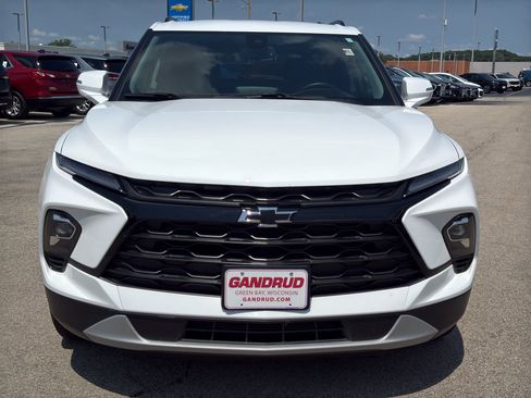 Certified 2023 Chevrolet Blazer LT w/ LPO, Black Grille Bar Package AWD/4WD image 3