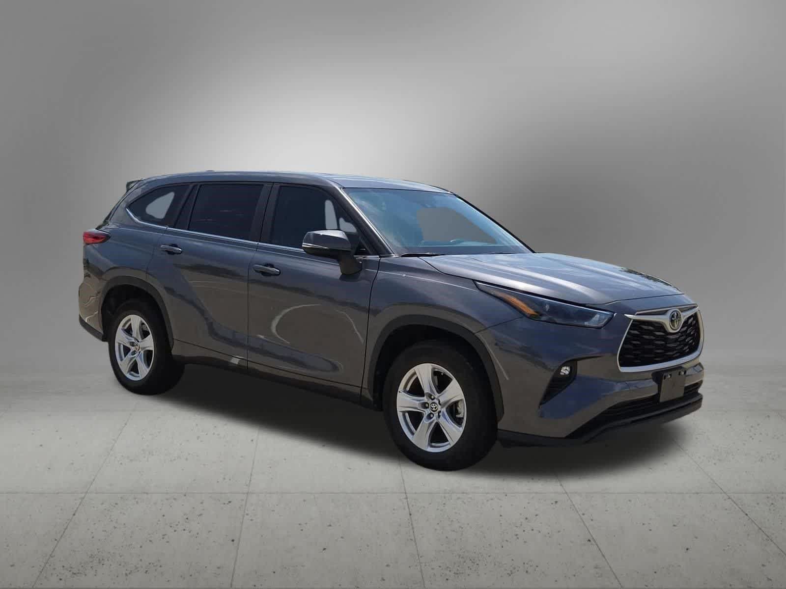 Used 2023 Toyota Highlander LE FWD image 8