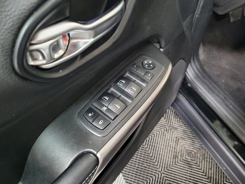 Used 2019 Jeep Cherokee Latitude Plus image 27