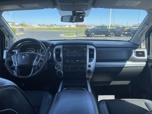 Used 2017 Nissan Titan PRO-4X AWD/4WD image 18