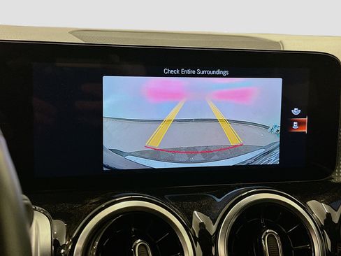 Used 2023 Mercedes-Benz GLB 250 4MATIC image 23