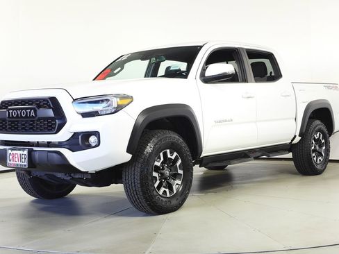 Used 2022 Toyota Tacoma TRD Off-Road image 2