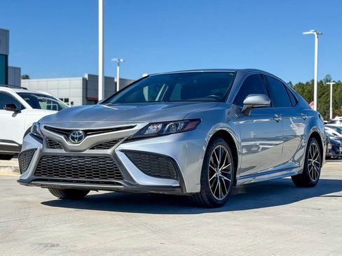 Used 2023 Toyota Camry SE FWD image 3