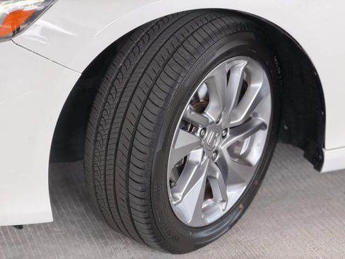 Used 2018 Honda Accord LX image 13