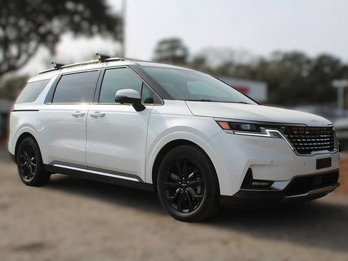 Certified 2023 Kia Carnival SX image 3