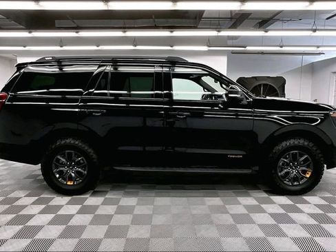 Used 2025 Ford Expedition Tremor AWD/4WD image 14