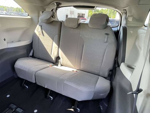 Used 2021 Toyota Sienna LE FWD image 12