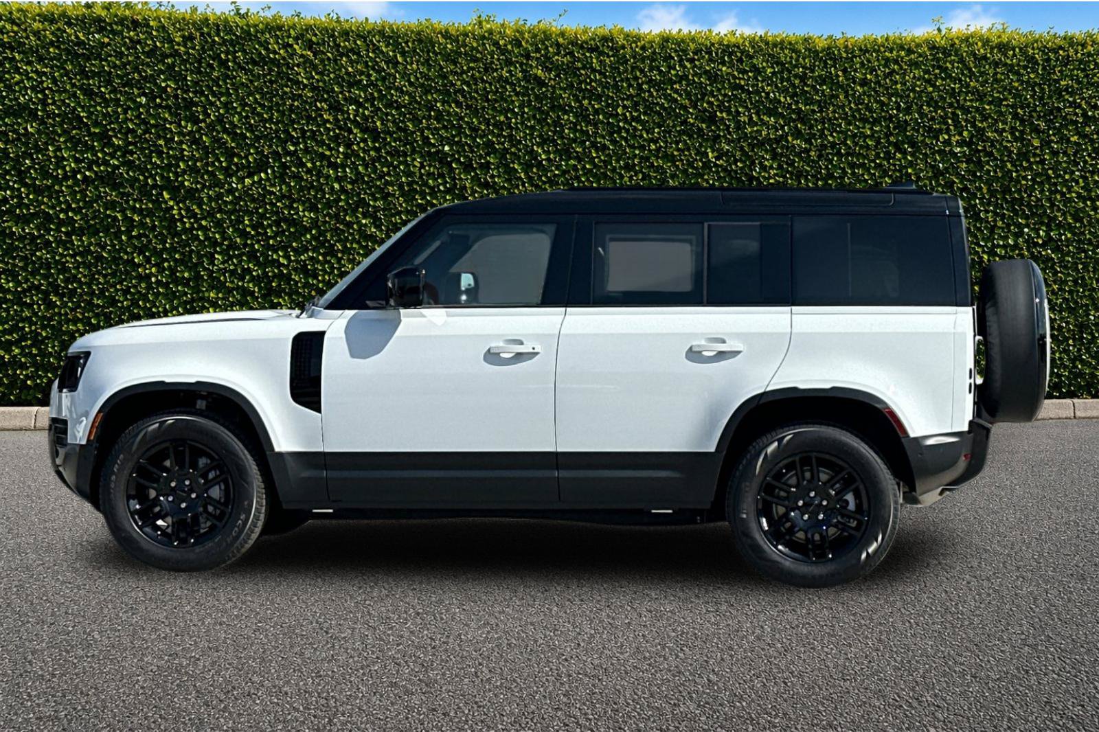New 2026 Land Rover Defender 110 S AWD/4WD image 3
