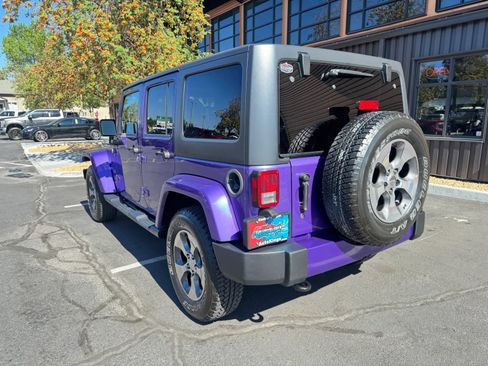 Used 2018 Jeep Wrangler Unlimited Sahara AWD/4WD image 3