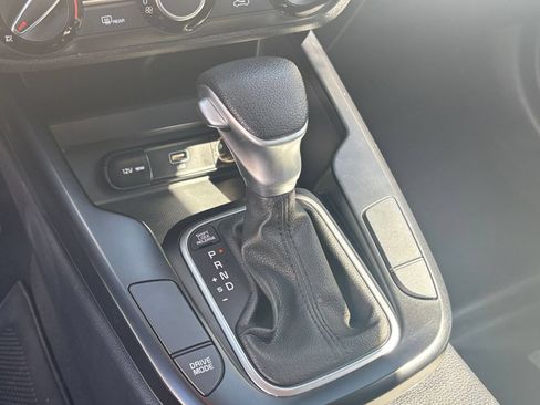 Used 2025 Kia Soul LX w/ LX Technology Package FWD image 37
