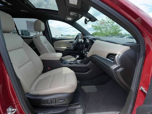 Used 2022 Chevrolet Traverse LT w/ LT Premium Package AWD/4WD image 22