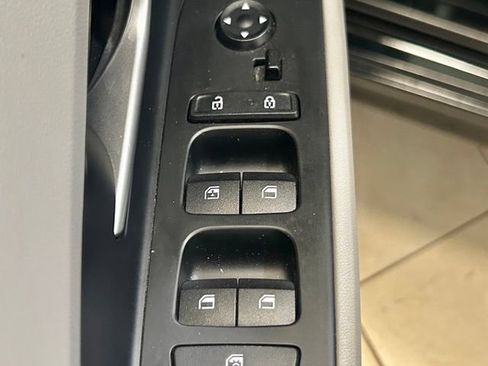 Used 2023 Hyundai Elantra Limited FWD image 21