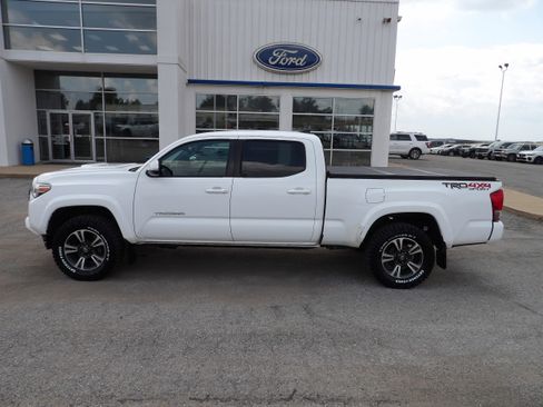 Used 2017 Toyota Tacoma 4x4 Double Cab image 1