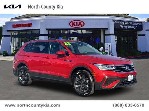 Used 2022 Volkswagen Tiguan SE image 1