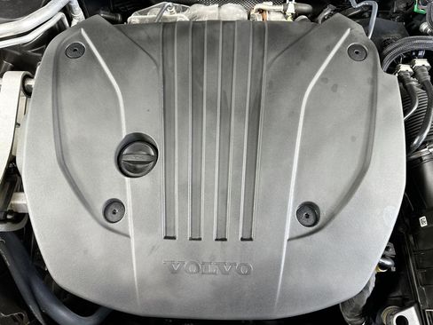 Used 2022 Volvo XC60 B5 Momentum w/ Protection Package Premier image 29