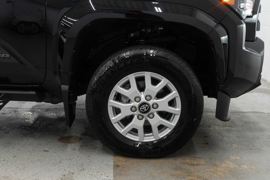 Used 2025 Toyota Tacoma SR5 AWD/4WD image 33