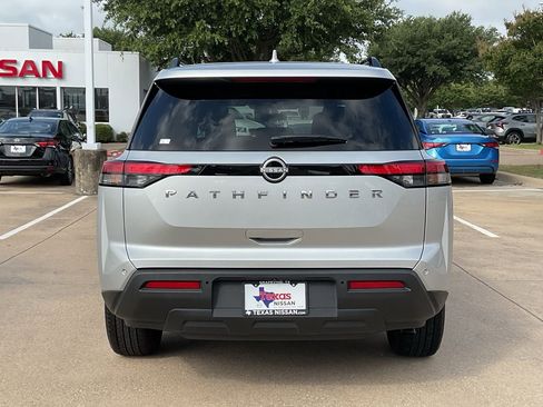 Used 2025 Nissan Pathfinder SV FWD image 5