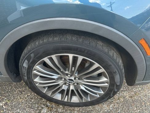 Used 2016 Lincoln MKX Reserve w/ Climate Package AWD/4WD image 3