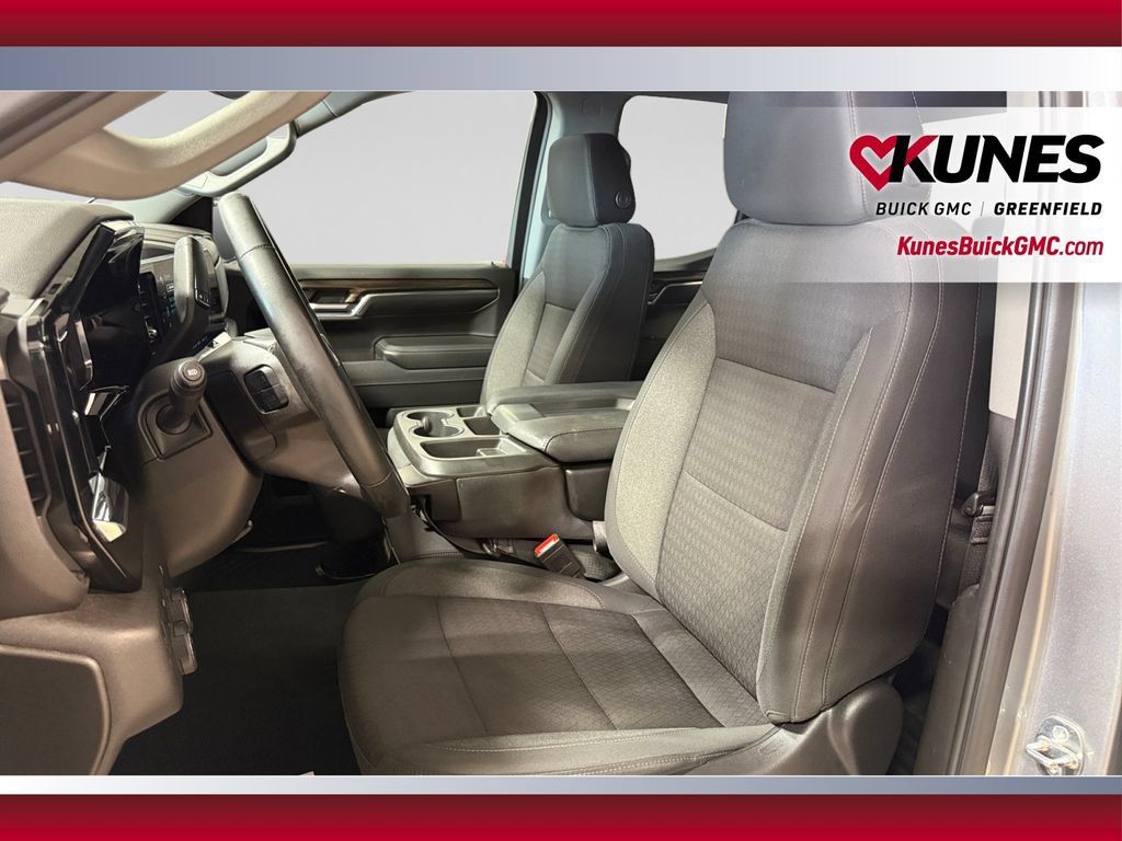 Used 2024 Chevrolet Silverado 1500 LT AWD/4WD image 23