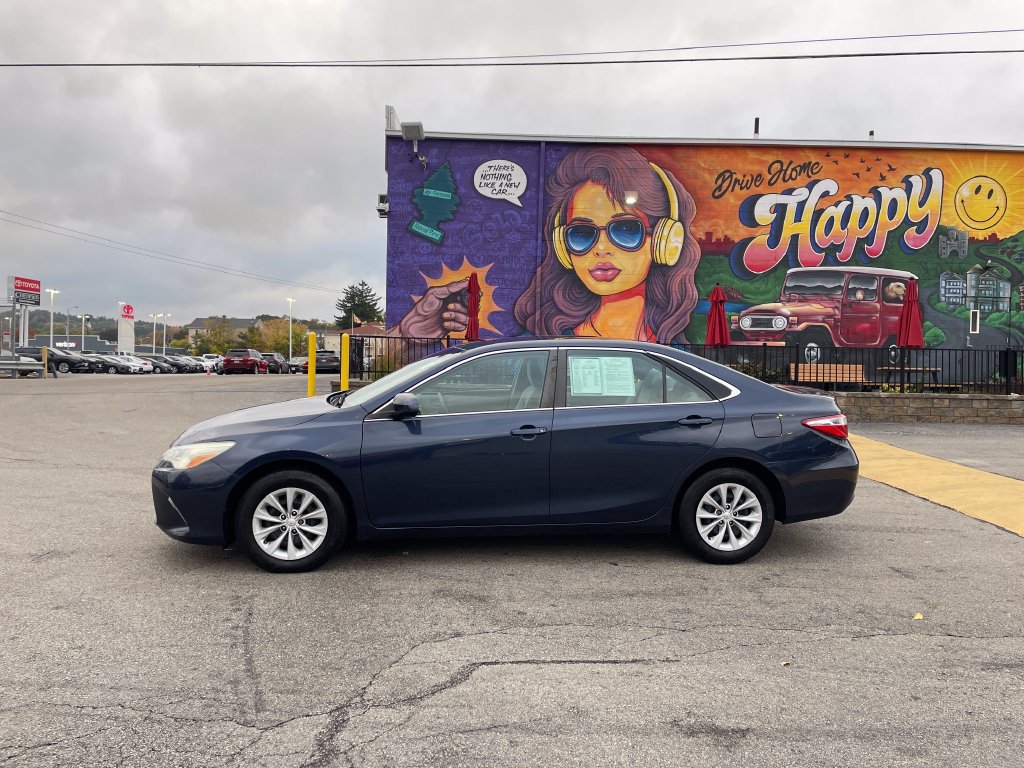 Used 2016 Toyota Camry LE FWD image 2