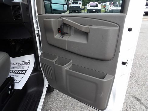 Used 2020 Chevrolet Express 2500 w/ Driver Convenience Package RWD image 31