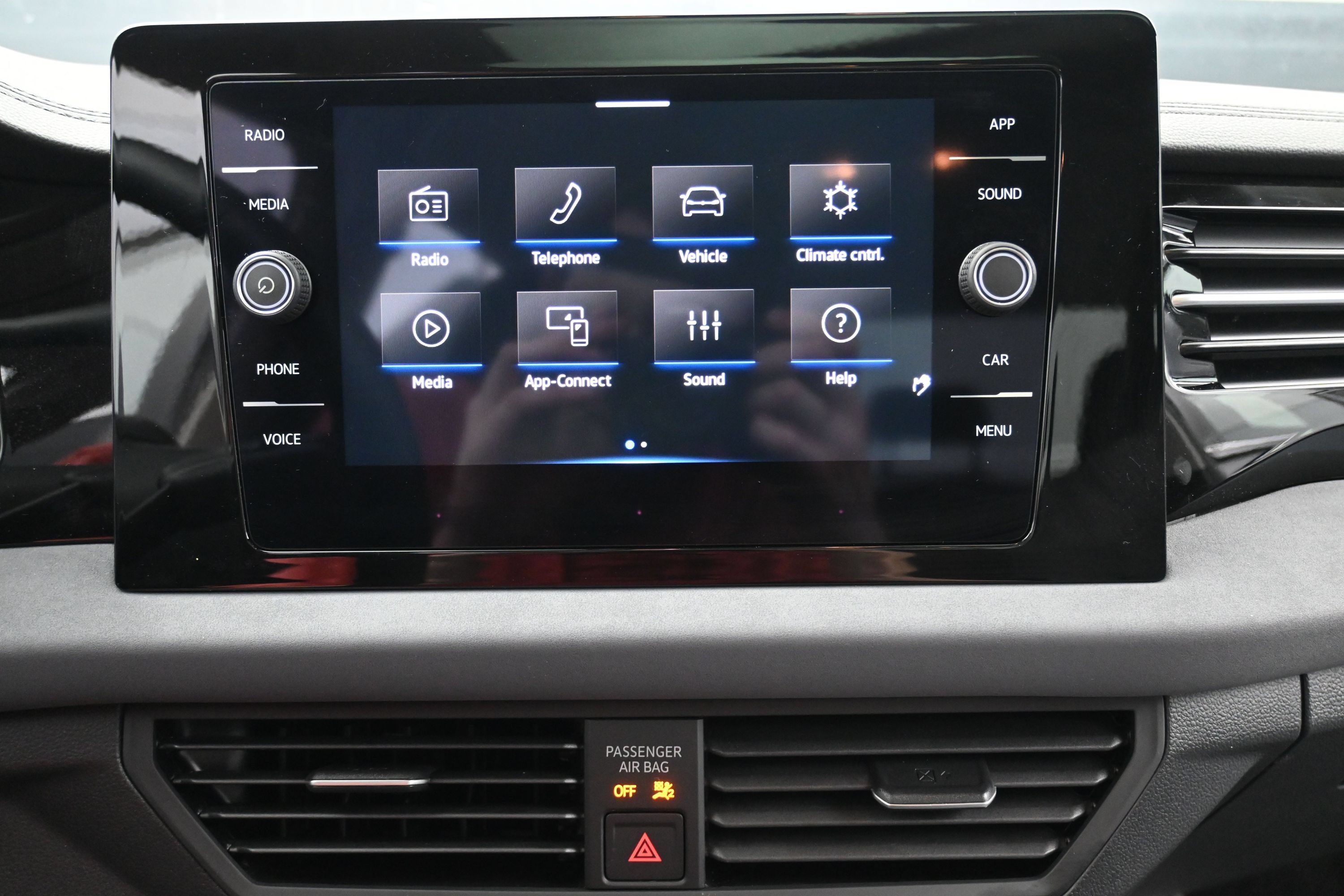 Used 2026 Volkswagen Jetta SE FWD image 16