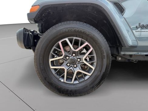 Used 2026 Jeep Wrangler Unlimited Sahara AWD/4WD image 24