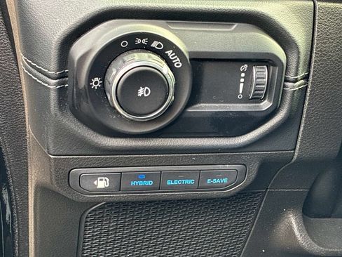 Used 2024 Jeep Wrangler Unlimited Sahara w/ Technology Group AWD/4WD image 30