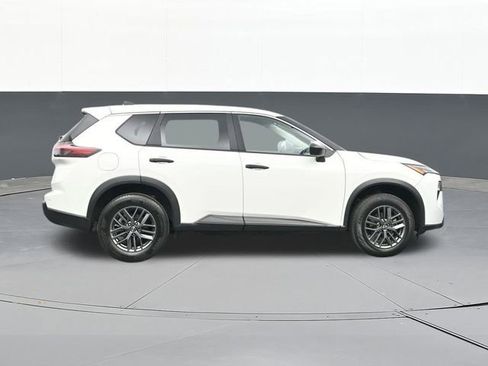 Used 2024 Nissan Rogue S image 17
