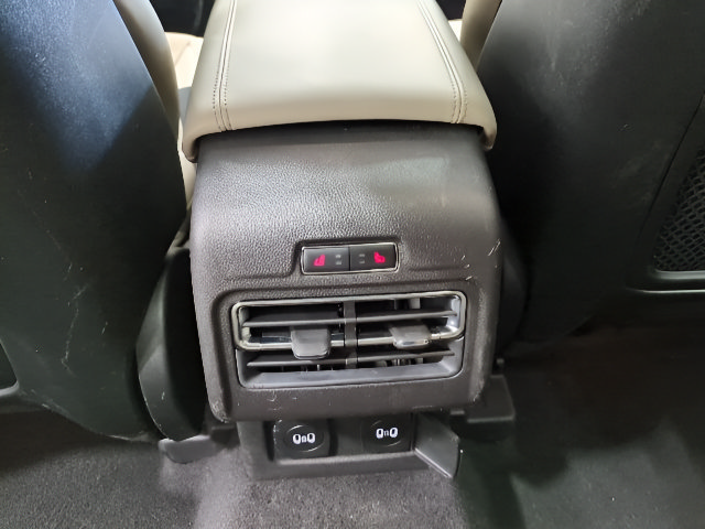 Used 2025 Lincoln Corsair Reserve w/ Equipment Group 202A AWD/4WD image 16
