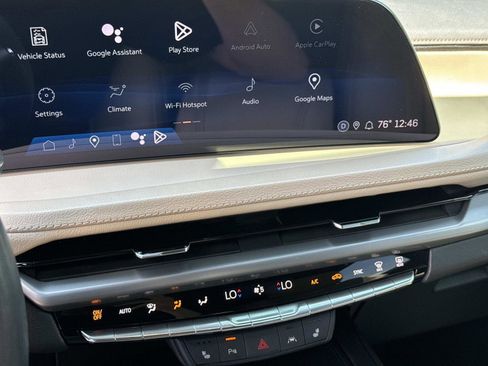 Used 2024 Cadillac XT4 Luxury w/ Cold Weather Package FWD image 26