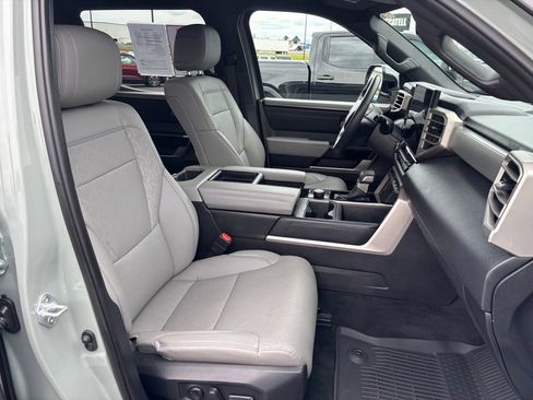 Used 2025 Toyota Tundra Limited AWD/4WD image 14