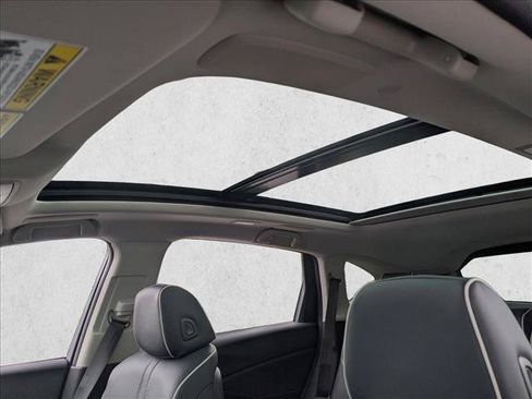 Certified 2025 Acura RDX SH-AWD w/ Advance Package image 17