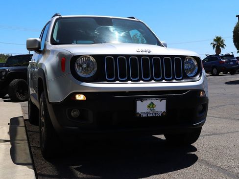 Used 2017 Jeep Renegade Latitude w/ Safety & Security Group (ALP) AWD/4WD image 18