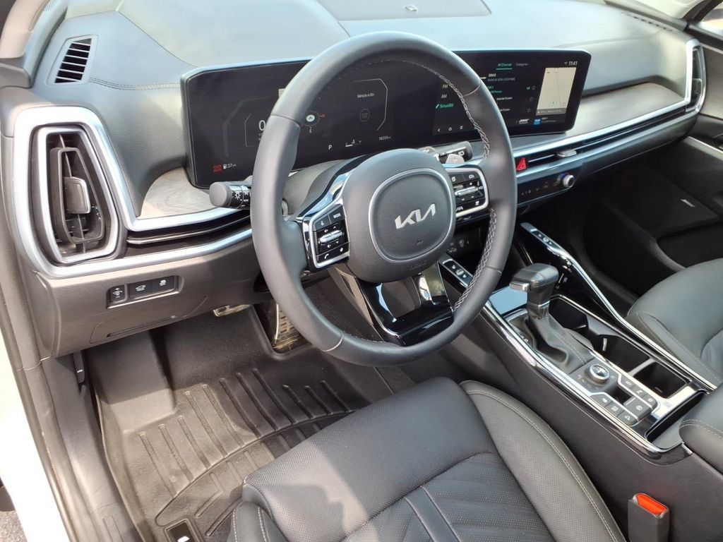 Used 2025 Kia Sorento SX AWD/4WD image 24