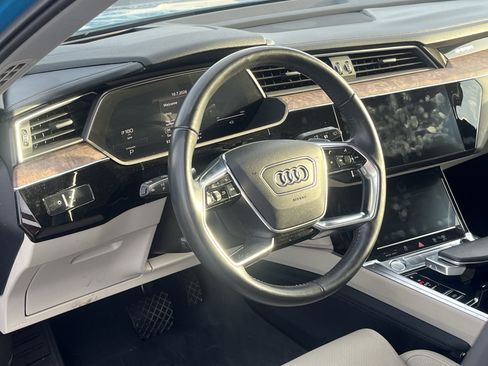 Used 2019 Audi e-tron Prestige w/ Prestige Package AWD/4WD image 15