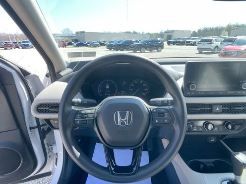 Certified 2024 Honda HR-V LX image 15