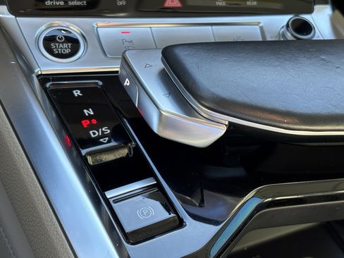 Used 2021 Audi e-tron Premium Plus image 29