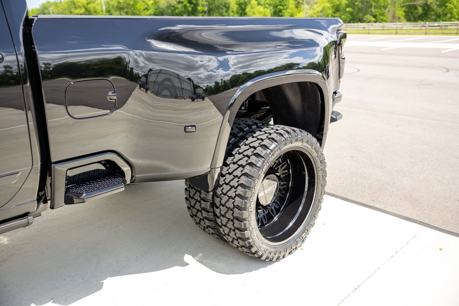 Used 2026 Chevrolet Silverado 3500 High Country w/ High Country Premium Package AWD/4WD image 39