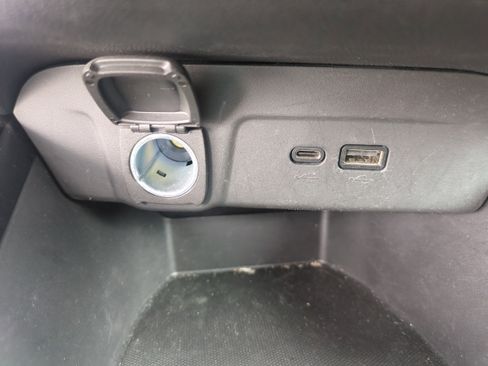 Used 2024 Chevrolet Trax RS FWD image 22